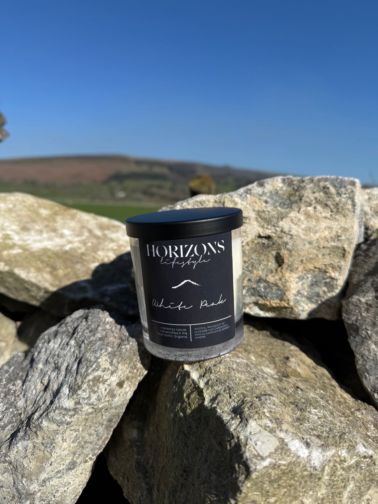 White peak single wick candle